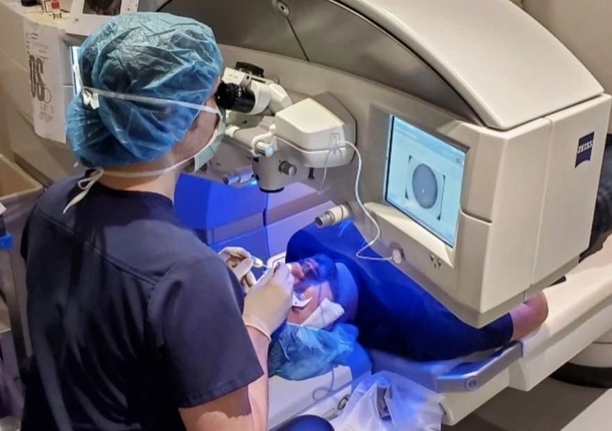 Dr. Rex Hamilton performing refractive surgery on patient