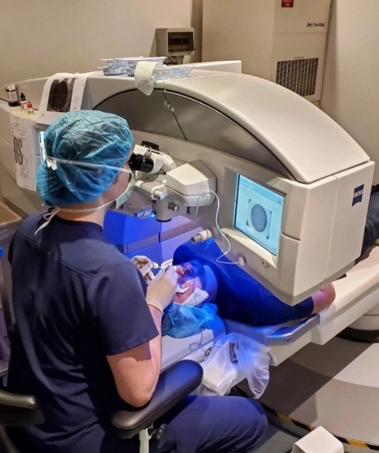 Dr. Rex Hamilton performing LASIK